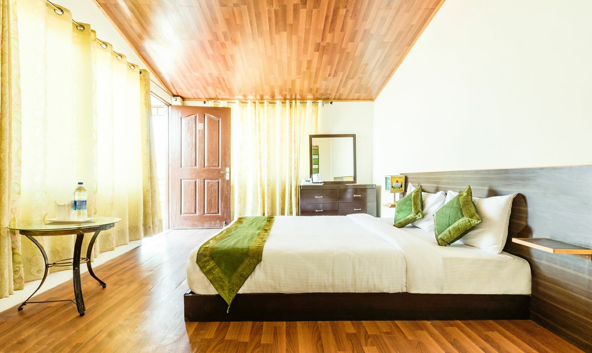 Royal Suites By Park Tree, Kasauli Kültér fotó